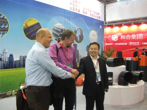 与英国客户交谈